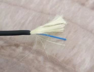 المكسيك / أمريكا الشمالية 3.0mm TPU 800N YOFC الألياف الضوئية GJYFJU-1B6b3 مواد سترة الخيوط الأراميد للداخل والخارج