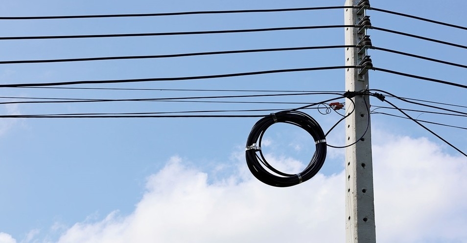 4 نواة داخلية FTTH قطرة كابل GJXH/GJXFH قوس النوع الفولاذ/FRP عضو القوة