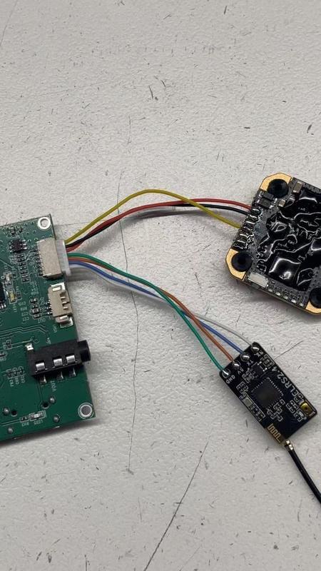 طائرة بدون طيار ذات ألياف إف بي في محترفة جاهزة للطيران 30 كم / دورة وزن خفيف للغاية - قوة سحب عالية - الأسلاك الداخلية إلى الخارجية