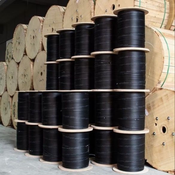 كابل ألياف ضوئية على شكل فراشة معدنية خارجية مع قلب واحد تم تقديمه