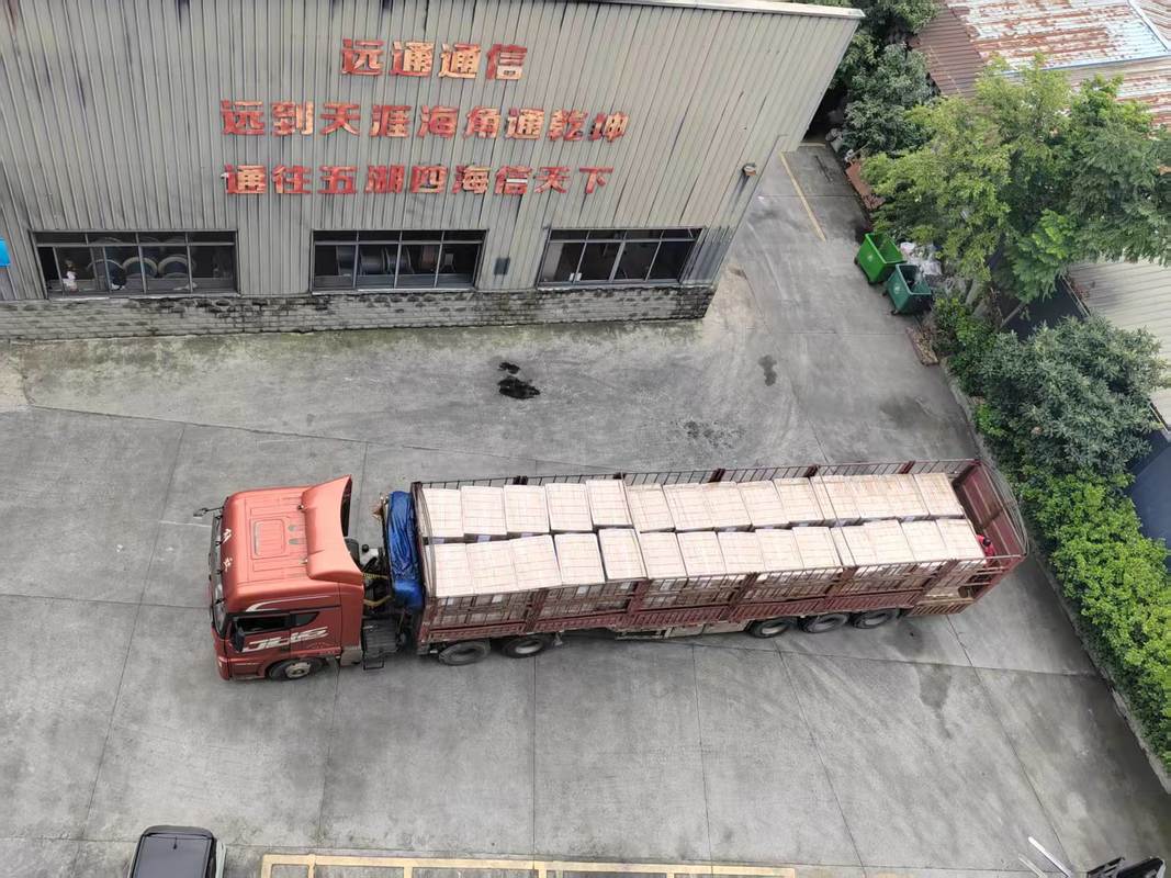 كابل بصري على شكل فراشة ذاتي الدعم مع تعزيز معدني غلاف LSZH وحبل فولاذي مجلفن لكابل التوصيل FTTH